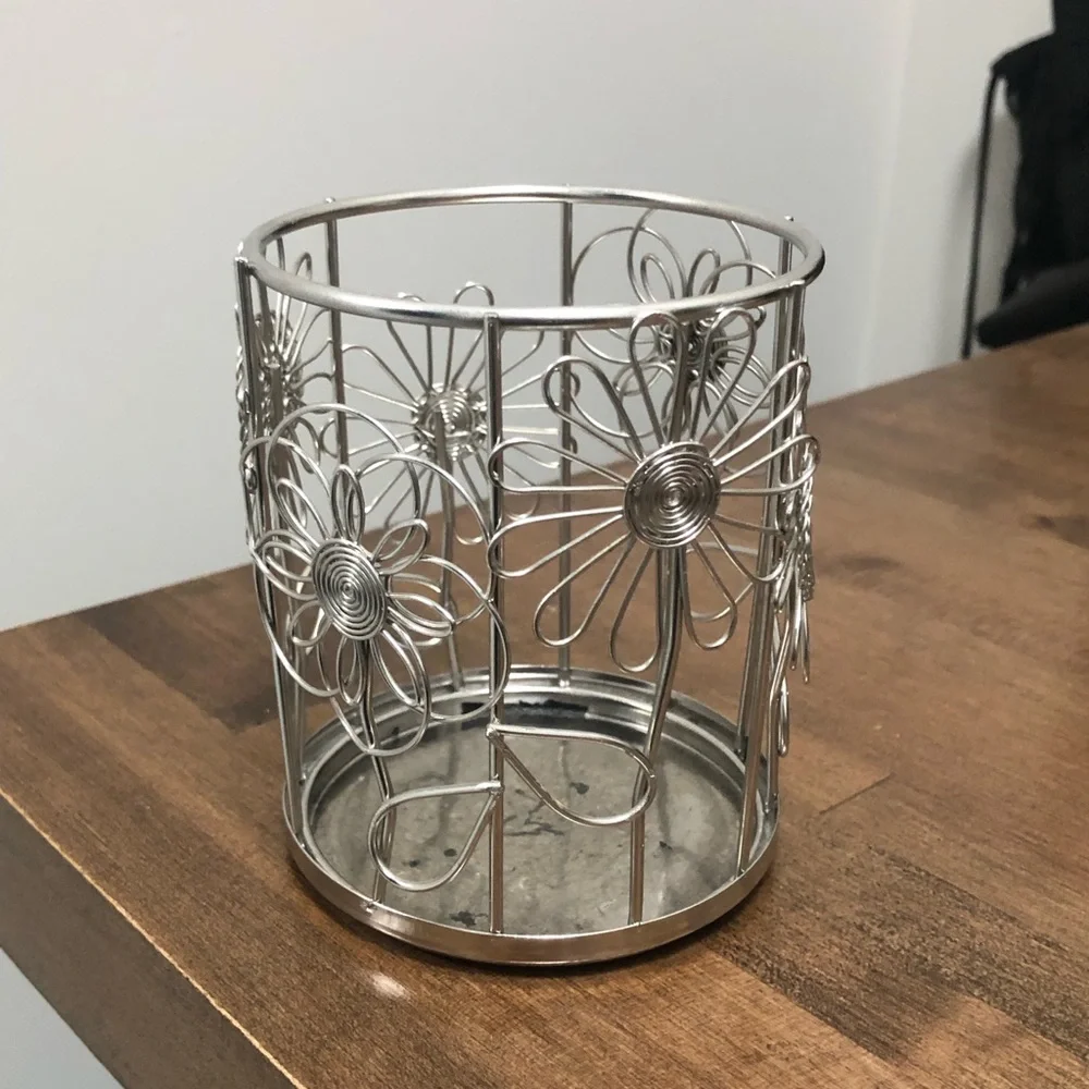 Silver Floral Metal Holder